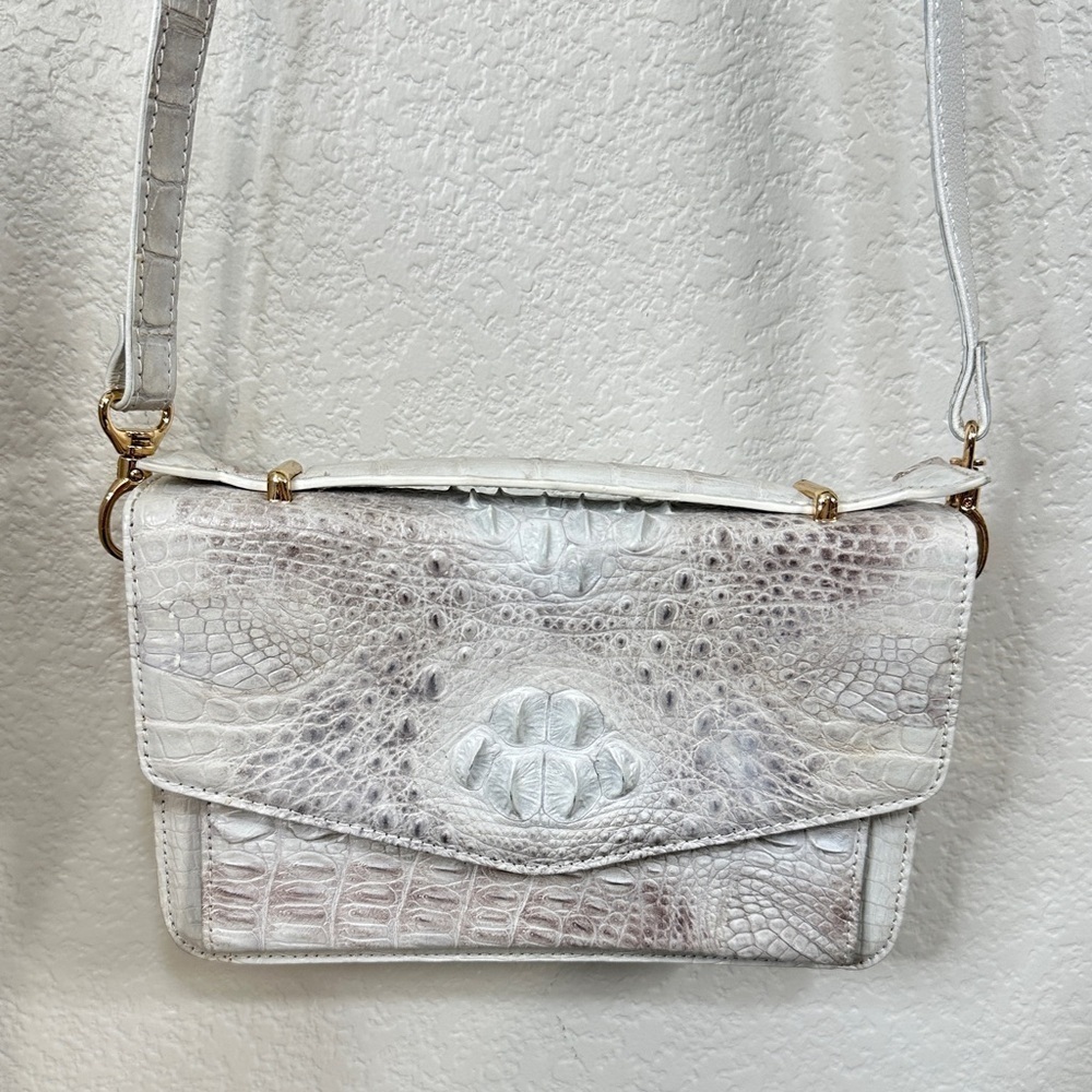 Grand Pelle Crocodile Embossed Leather White Flap Purse with Crossbody Strap - Picture 4 of 13